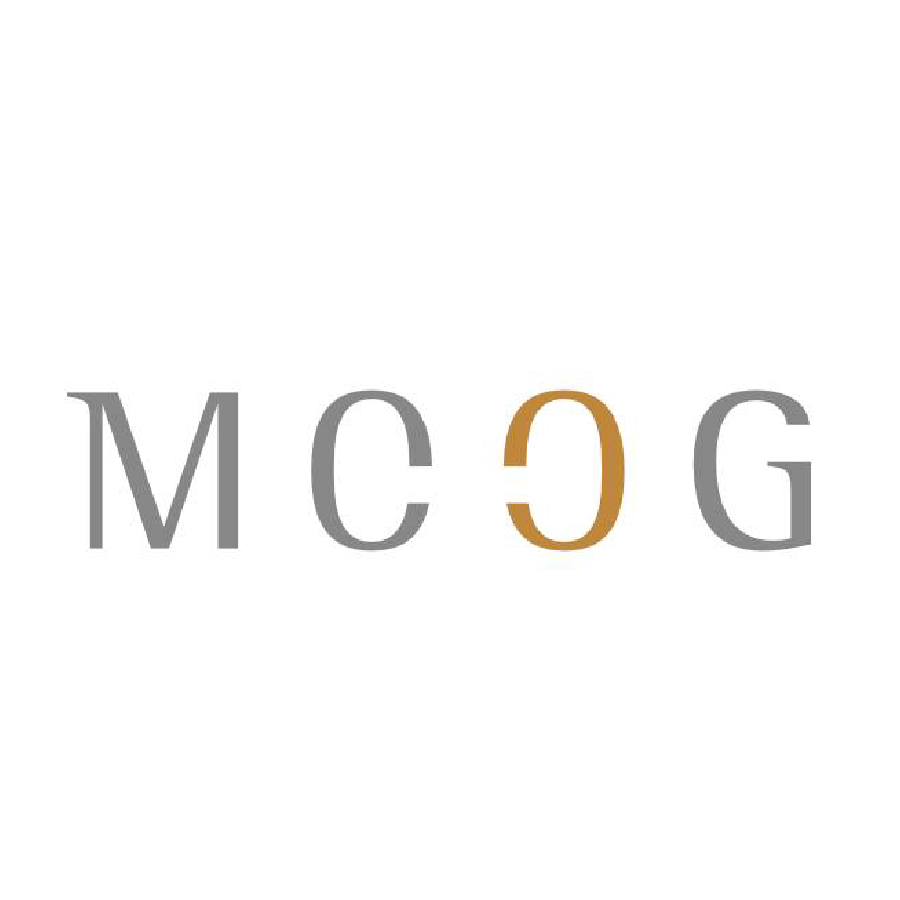 Logo in grauer und brauner Schrift der Kanzlei Moog in Darmstadt, einem Kunden der PR-Agentur rfw. kommunikation in Darmstadt.